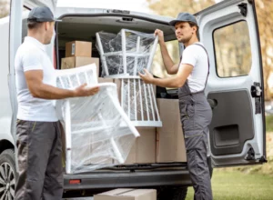 movers-unloading-residential-furnitures-arlington-va